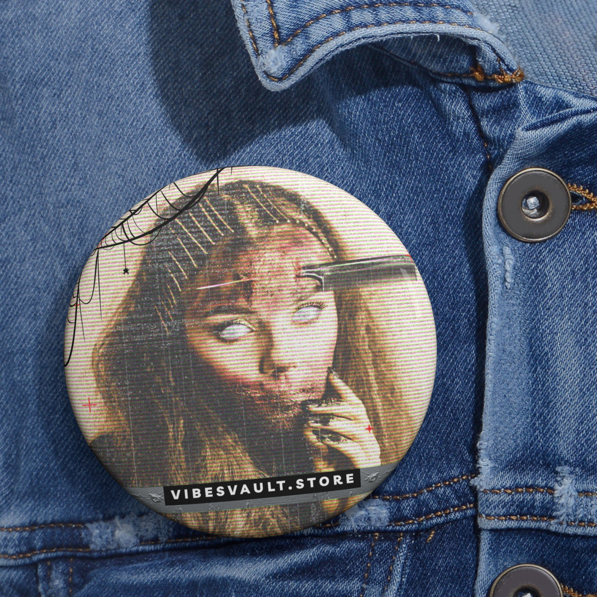 Creepy Comb Face Queen Button Pin - Scary Movie Inspo - Fall Halloween 2026