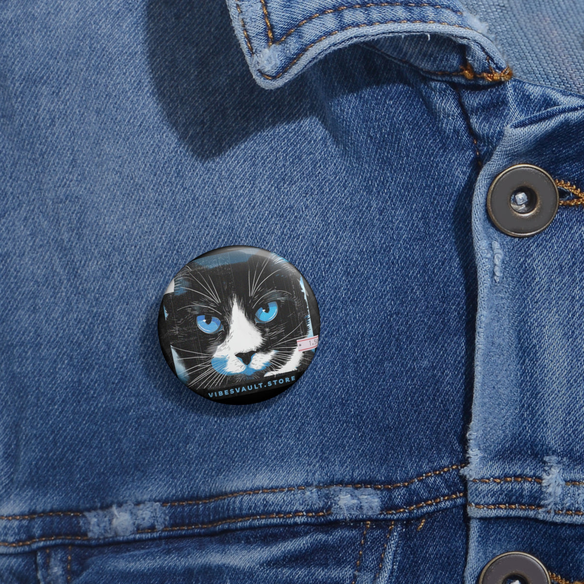 Black Halloween Cat with Blue Eyes Badge Pin Button - Fall Halloween 2026