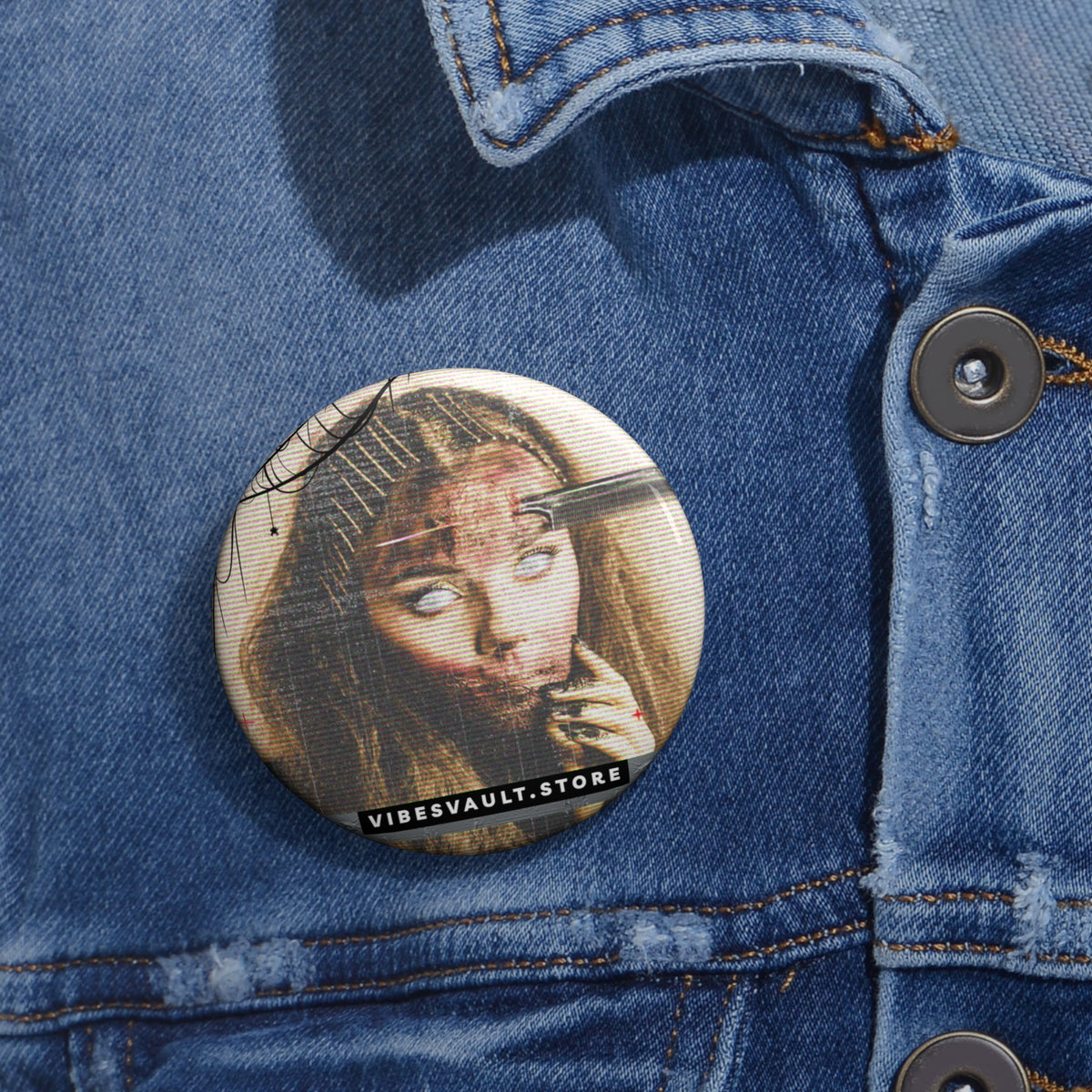 Creepy Comb Face Queen Button Pin - Scary Movie Inspo - Fall Halloween 2026